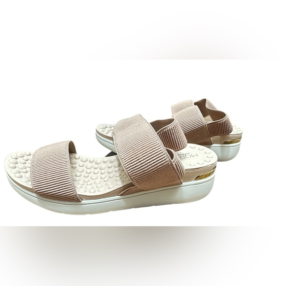 Modare Ultra-comfort insole cushion
nude color flatform sandals. Sz. 8 - Picture 4 of 9